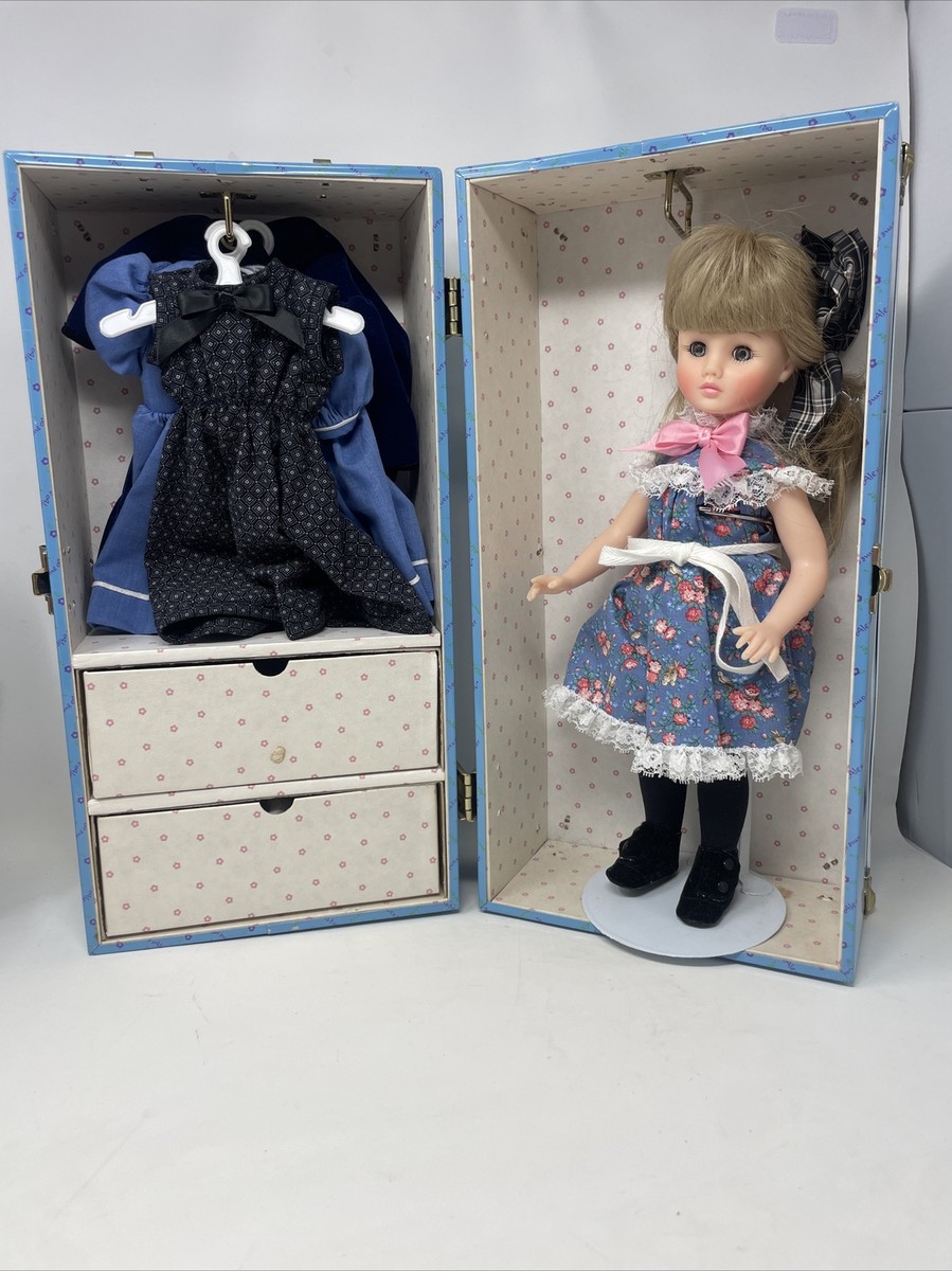 MADAME ALEXANDER ANNE'S TRUNK SET WITH 14
