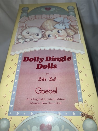 Goebel Dolly Dingle Bambola di porcellana musicale carica 11” Little Bunny Snooks - Foto 6 di 8