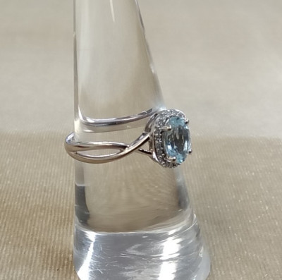 Dazzling 10K White Gold Aquamarine and Diamond Ring Size 7.25 * JJ427