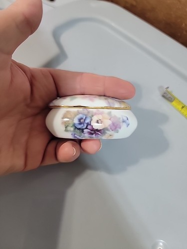 Vintage Hand Painted Porcelain Trinket Box Floral Signed California Estate Sale - Picture 3 of 7