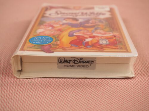 Walt Disney's Snow White and the Seven Dwarfs Masterpiece Collection VHS SEALED - Picture 5 of 8