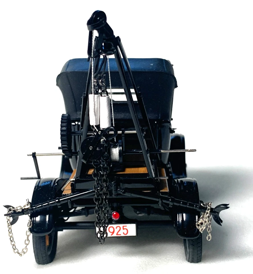 Danbury Mint 1925 Ford Model T Tow Truck scale 1:32 Inventory# 4476 - Image 3 of 4