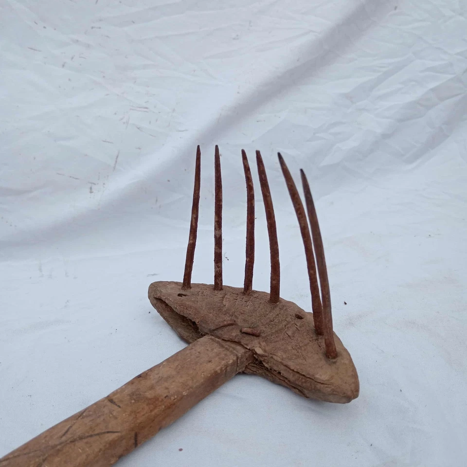 Antique French Primitive Wool Comb 16th Wool Comb Wooden European Ethnic Tool - Image 4 of 4