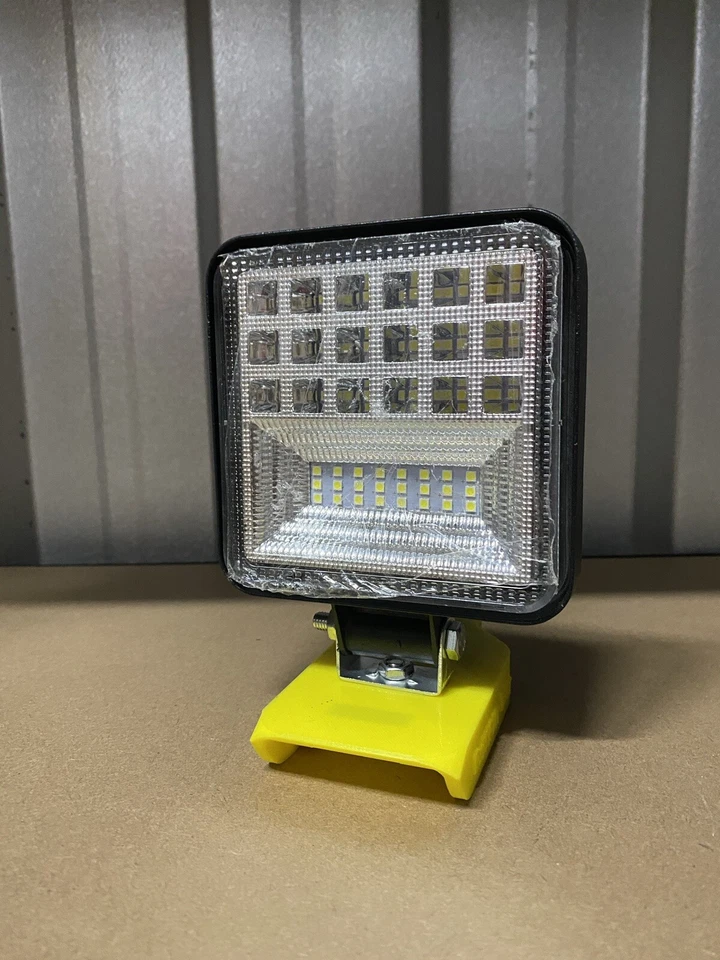 Dewalt 18v Flood Light Focus Light Work Light Torch Camping Light 4200LM 42 LEDs - Image 2 of 4
