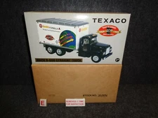 First Gear Texaco Yocum Oil co. Mack R-600 Straight Truck 1/34 Diecast 18-2494