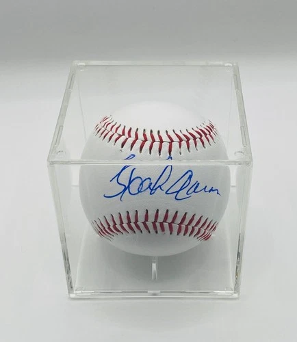 Hank Aaron Signed Baseball In Case With COA (984460) (Braves)