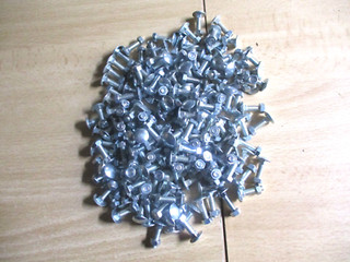 176 Stück Schlossschrauben 5x20mm mit Mutter verzinkt gebraucht (siehe Foto)
