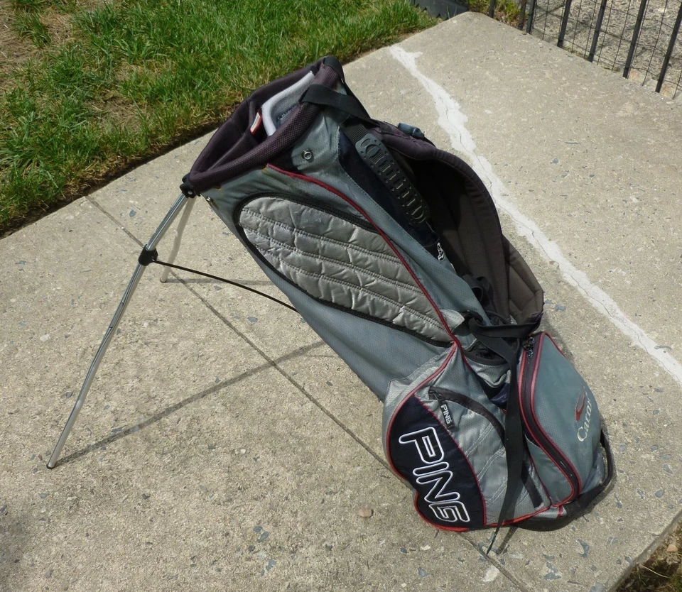 Bolsa de golf Ping 4 debajo de pie/transporte negra/gris 4 vías correa doble (logotipo Carmel) Foto 2 de 4