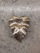 Detailed Leaf Goldtone Metal Scarf/Shawl/Sash Clip Vintage 2"x1.5"