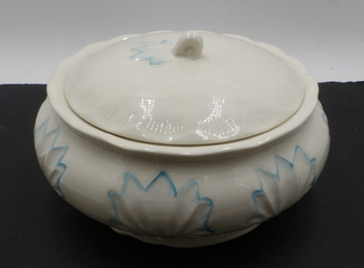 Belleek Collectors Society Covered Bowl Casserole Vegetable w/ Lid EUC Lotus