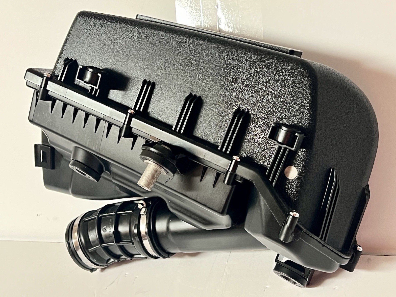 ROLLS ROYCE GHOST/WRAITH/DAWN ( BETWEEN 09-26)RIGHT AIR INTAKE CLEANER FILTERBOX
