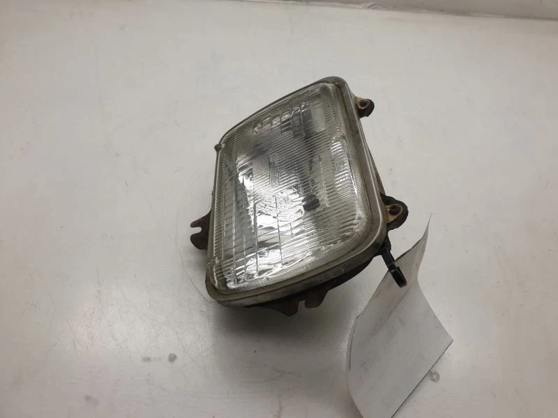 MONTAJE FARO DELANTERO IZQUIERDO TOYOTA 4RUNNER LADO PASAJERO 84-86 Foto 4 de 4