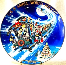 Vintage 1994 IT'S A SMALL WORLD HOLIDAY Commemorative Plate 9 3/8"