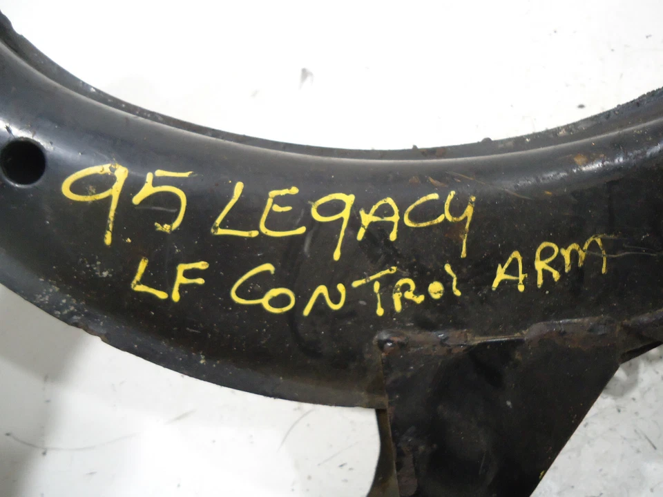 Subaru Legacy L Wagon 1995 2,2 L AWD A/T brazo de control delantero izquierdo Foto 2 de 4