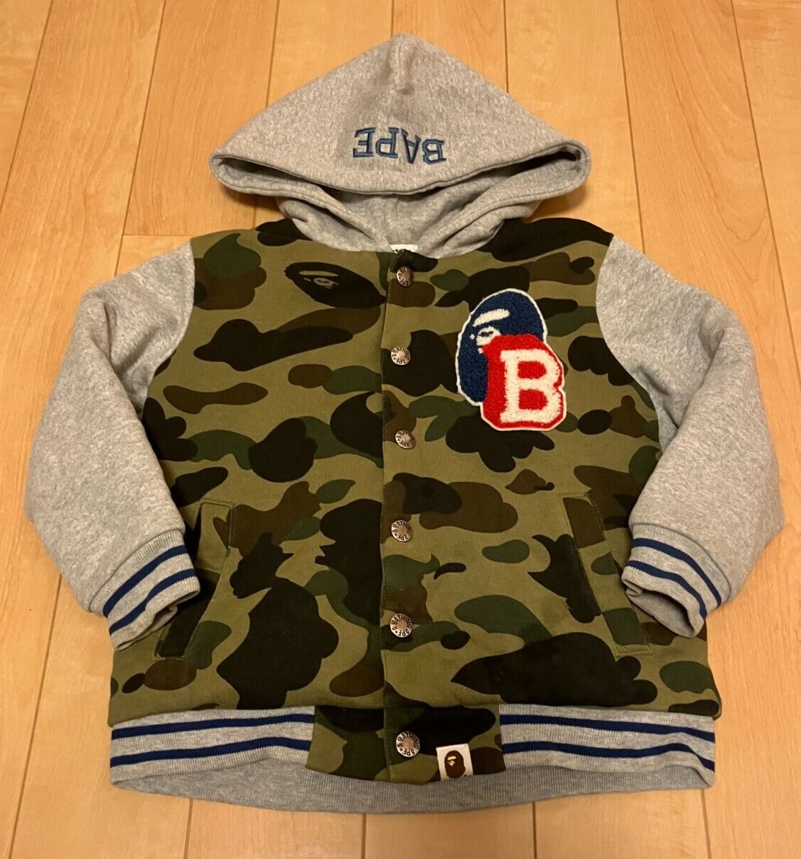 A BATHING APE (BAPE) Giacca bambino A Bathing Ape Isetan Bape cappuccio 110 mimetica grigio cotone