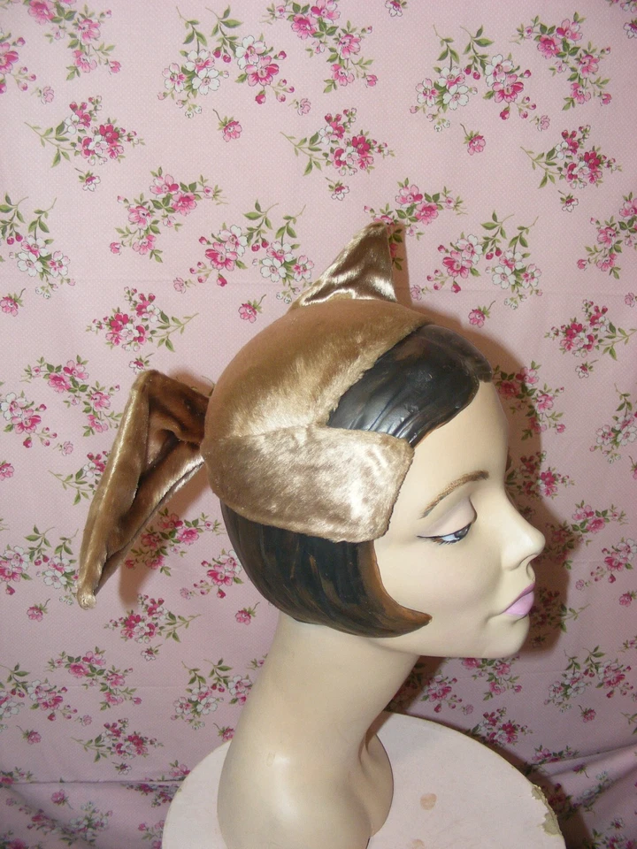 Gorra 1950 lazo grande terciopelo topo nuevo look moda Avant-Garg exclusiva de Doree Foto 4 de 4