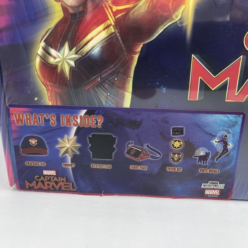 Culturefly Captain Marvel Collectors Box Kid Toy Gift with Bonus Blanket "New" - Picture 3 of 5