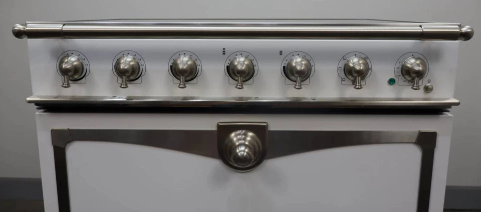 La Cornue 36" Independiente Blanco Gama de Inducción 3.81 Pies Tapa Horno. C9WNI Foto 3 de 4