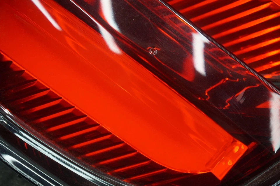 Luz trasera izquierda LED FR3Z13405G Ford Mustang Shelby GT350 15-18 *Nota* Foto 4 de 4