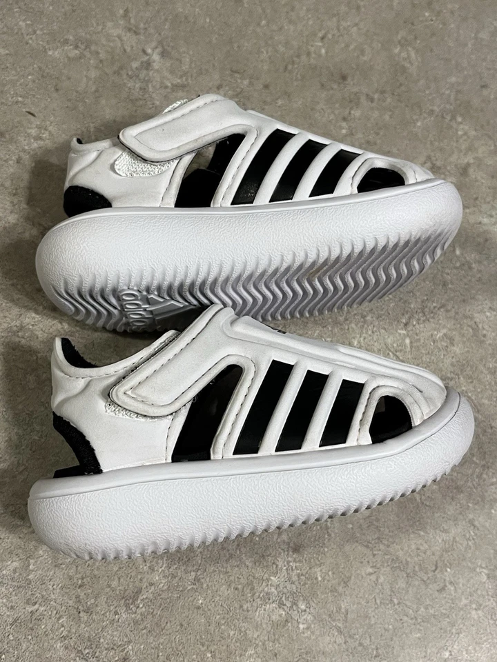 Sandalias de agua Adidas blancas sin cordones 3K 3 para niños pequeños niños bebés Foto 4 de 4