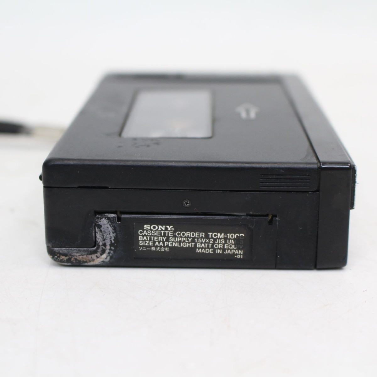 SONY　TCM-100　ソニー プレスマン プレスマン』カセットレコーダー「TCM-100」（右）。このプレスマン