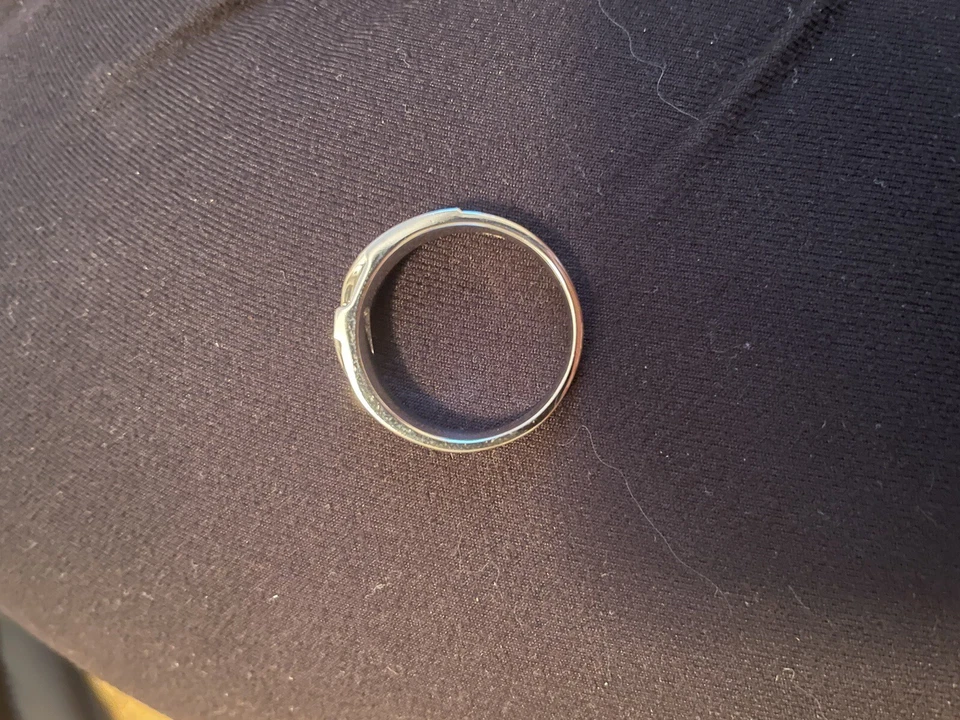 anillo de diamantes para hombre usado Foto 2 de 3