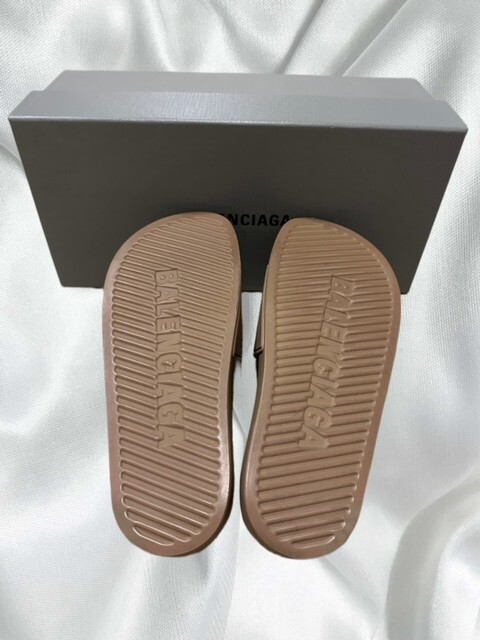 balenciaga pool slide beige
