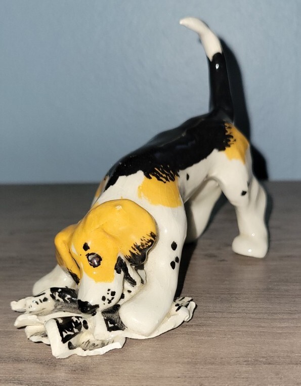 Signed SHELLEY SAFFER 1980 Porcelain Pottery Dog Figure Newspaper