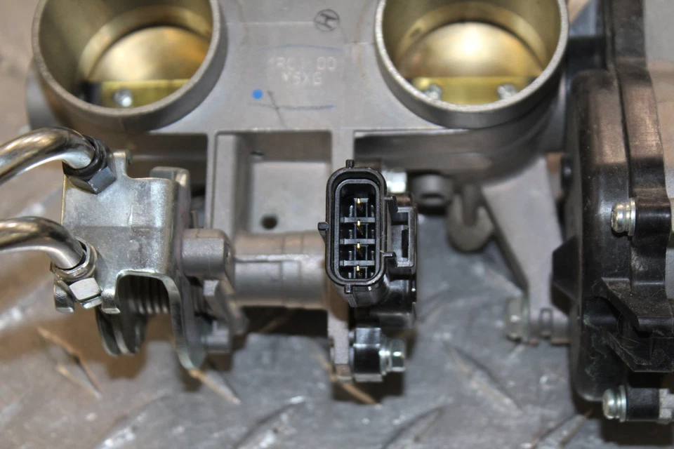 Yamaha FZ09 2015 carrocería del acelerador Foto 4 de 4