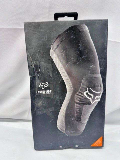 Fox Racing Enduro D3O Knee Guard-Black-M-ONE FULL SET( R and L) *New-BOX DAMAGE