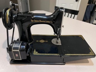 1952 SINGER FEATHERWEIGHT 221 1 Sewing Machine w/ Many Accessories & Case WORKS