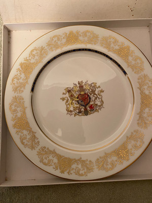 Aynsley Bone China Teller 1969 Prince Of Wales Investiture Weiß/Goldrand, Box