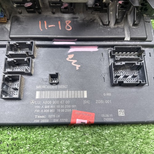 2010-2018 MERCEDES SPRINTER 3.0 FUSE BOX W/BODY CONTROL MODULE A9069004700 - Picture 3 of 14