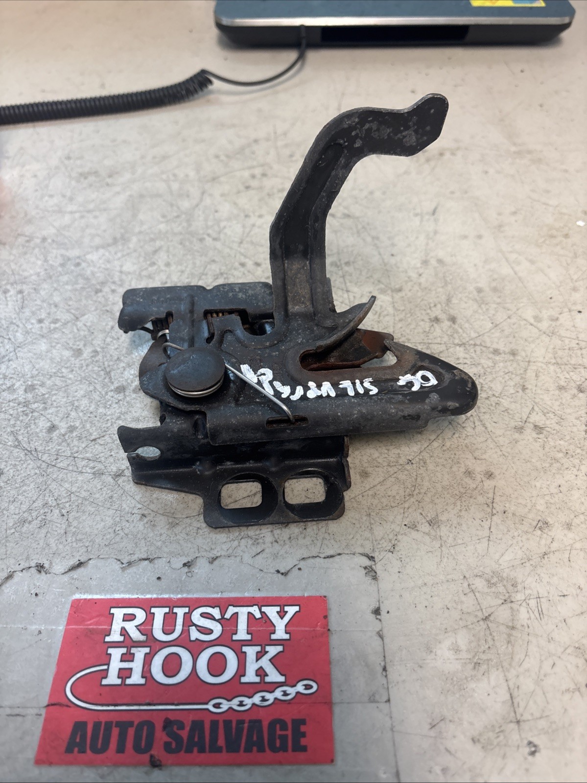 2006 Chevy Silverado Hood Latch Lock 15240710