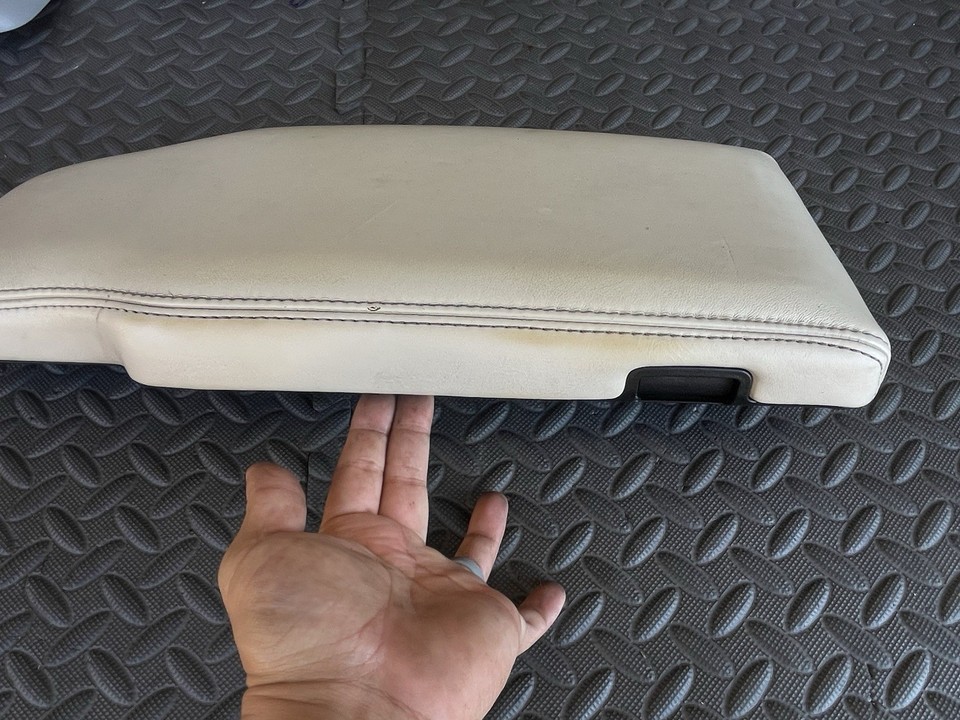 2003-2011 Lincoln Town Car Leather Console Lid Center Middle Arm Rest ...