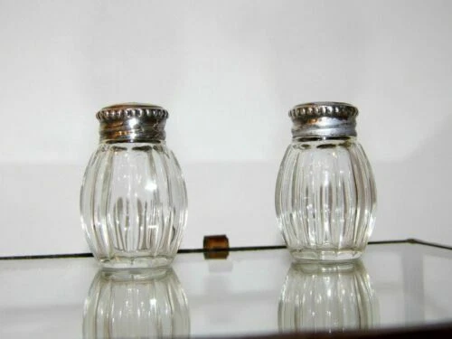 Salières et poivrières de collection verres