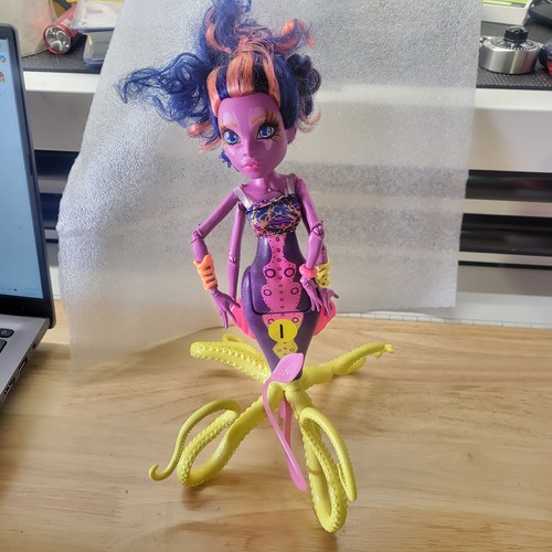 Monster High Puppe Scarrier Reef Kala Merri Purple Octopus Kraken Tintenfisch 4 Hände