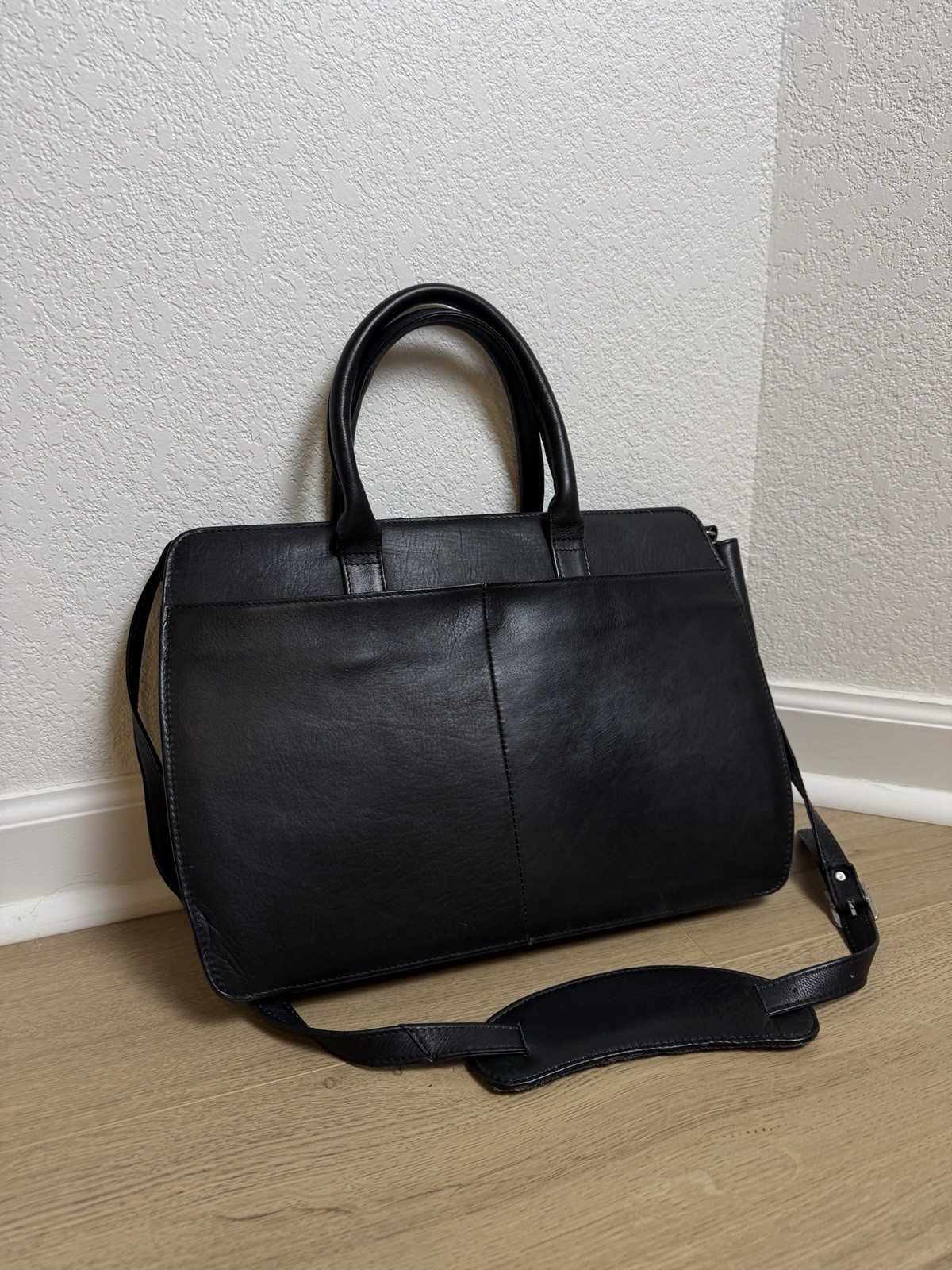 Piel Leather Black Full-Grain Leather Laptop Bag w/Strap &ndash;