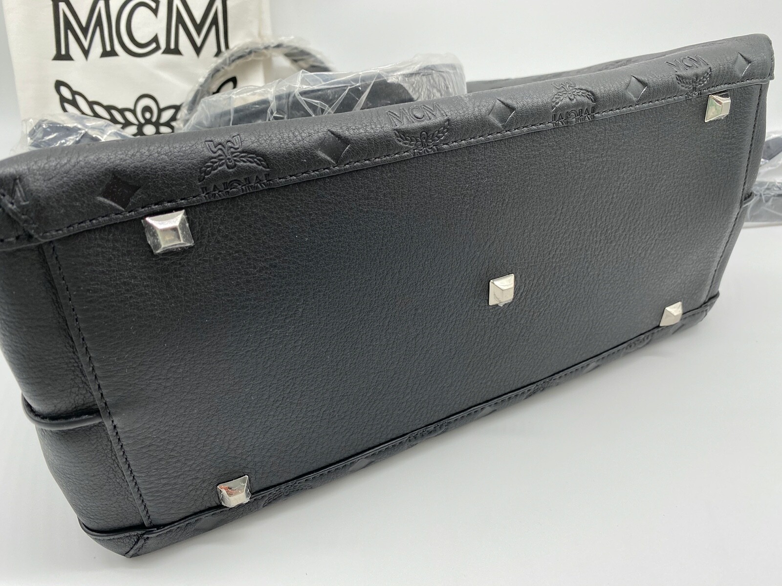 mcm bolsa authentication