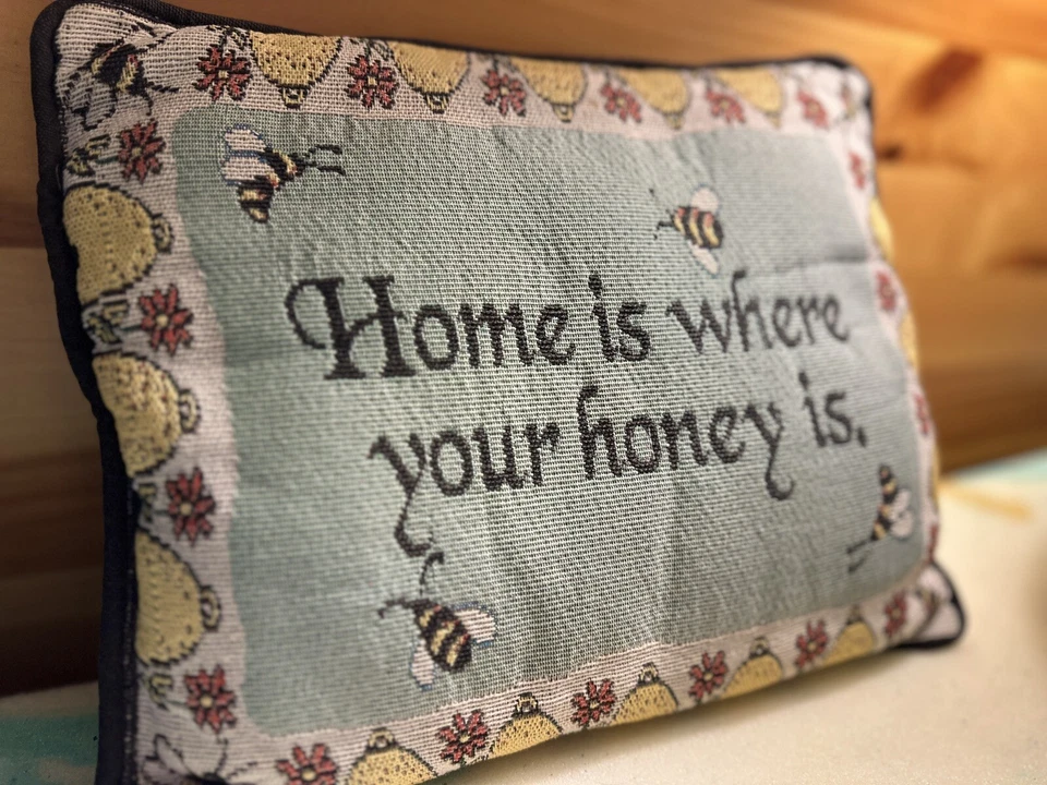 Vtg Needlepoint Small Throw Pillow Cross Stitch Honey Bee Home Floral Decor - Image 4 of 4