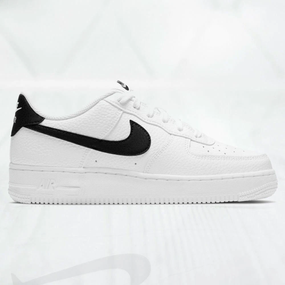 Nike Big Boys and Girls Air Force 1 High LV8 3 6.5Y : : Clothing &  Accessories