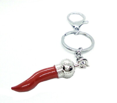 Schlüsselanhänger mit rotem Horn Glücksbringer Schlüsselanhänger aus Metall