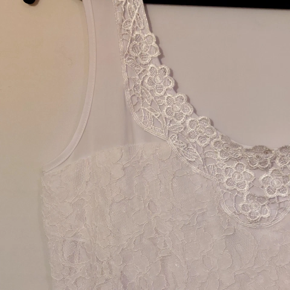 NWOT* ONE WORLD *Brand  Lace & Chiffon Tiered White / Off White Sleeveless Top.M - Image 2 of 4