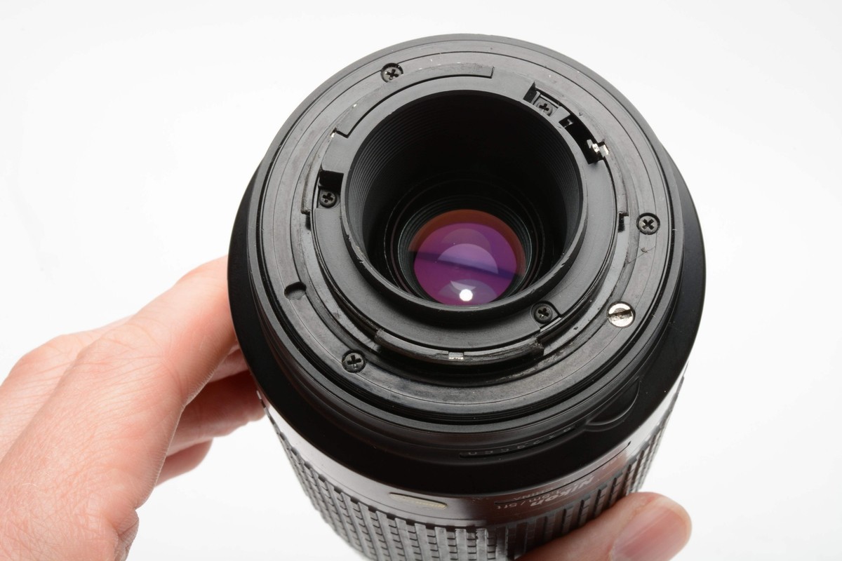 Nikon AF Zoom Nikkor 70-300mm f4.5-5.6G zoom lens + caps, hood