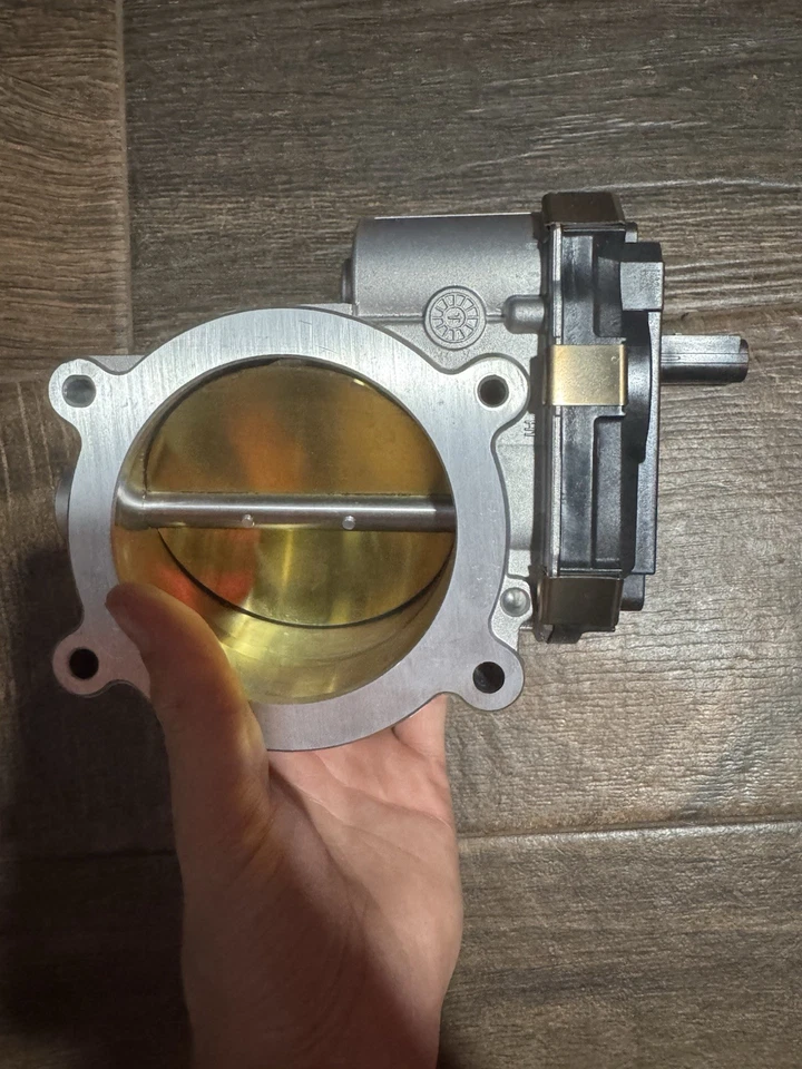 Kit adaptador de cuerpo de acelerador y cuerpo de acelerador Coyote Bullitt Gen 3 Foto 2 de 4