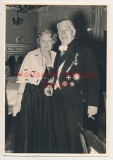 147483: Graf Luckner, Portraitfoto mit Ingeborg, Orden Miniaturkettchen, Feier