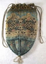 LOVELY EARLY 20TH C GLASS BEADED PURSE/POUCH, FINE CONDITION, NO MISSING BEADS