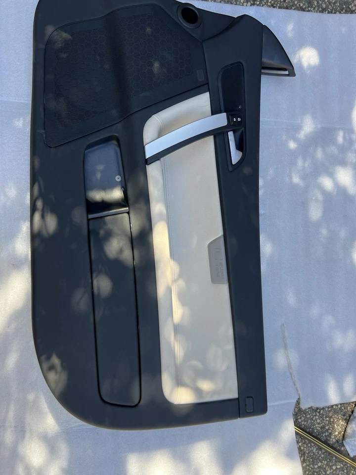 11-13 VOLVO C70 FRONT RIGHT PASSENGER SIDE INTERIOR DOOR PANEL - Image 3 of 4