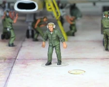 USAF Ground Crew Support in Airfield 1:48 Pro Built Model #7