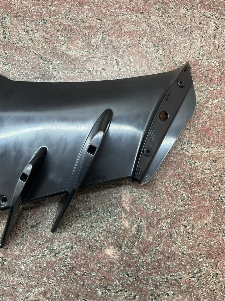 Panel carenado medio inferior izquierdo Aprilia RSV4 Tuono V4 1100 2021-2024 A.Market Foto 3 de 4